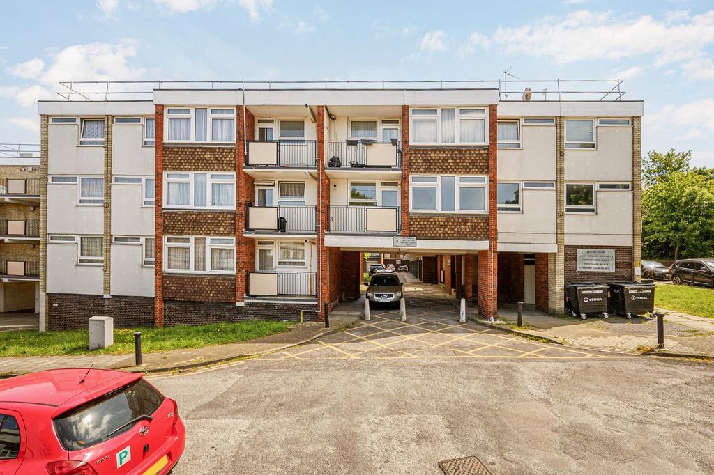 Ainsworth Close, London, Greater... 2 bed flat £349,950