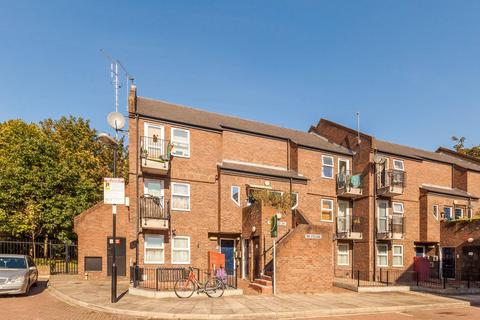 1 bedroom flat for sale, Morecambe Close, Beaumont Square, Stepney, London, E1