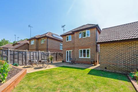 4 bedroom detached house for sale - Barrington Drive, Harefield, Middlesex