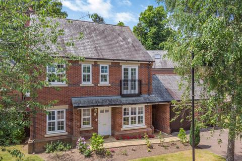 53 Azalea Close, London Colney, St Albans, AL2 1UA