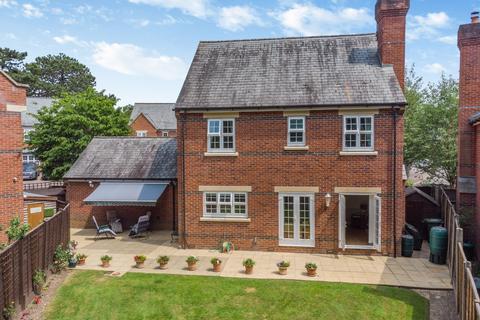 53 Azalea Close, London Colney, St Albans, AL2 1UA