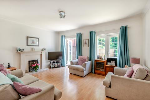 53 Azalea Close, London Colney, St Albans, AL2 1UA