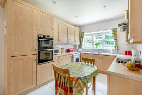 53 Azalea Close, London Colney, St Albans, AL2 1UA