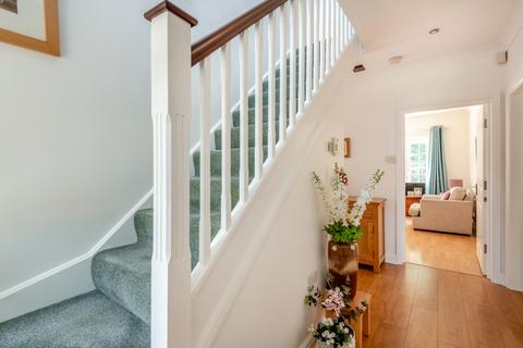 53 Azalea Close, London Colney, St Albans, AL2 1UA