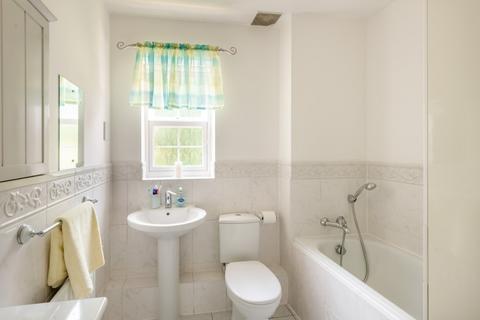 53 Azalea Close, London Colney, St Albans, AL2 1UA