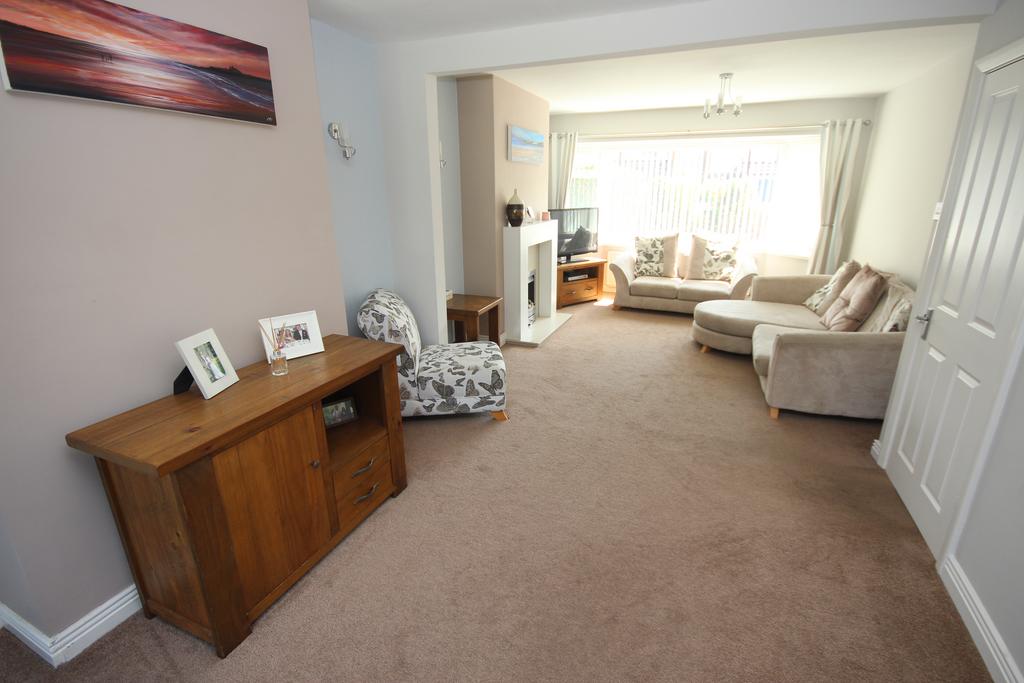 Westley Avenue, Brierdene, Whitley Bay, NE26 4PA 4 bed semidetached