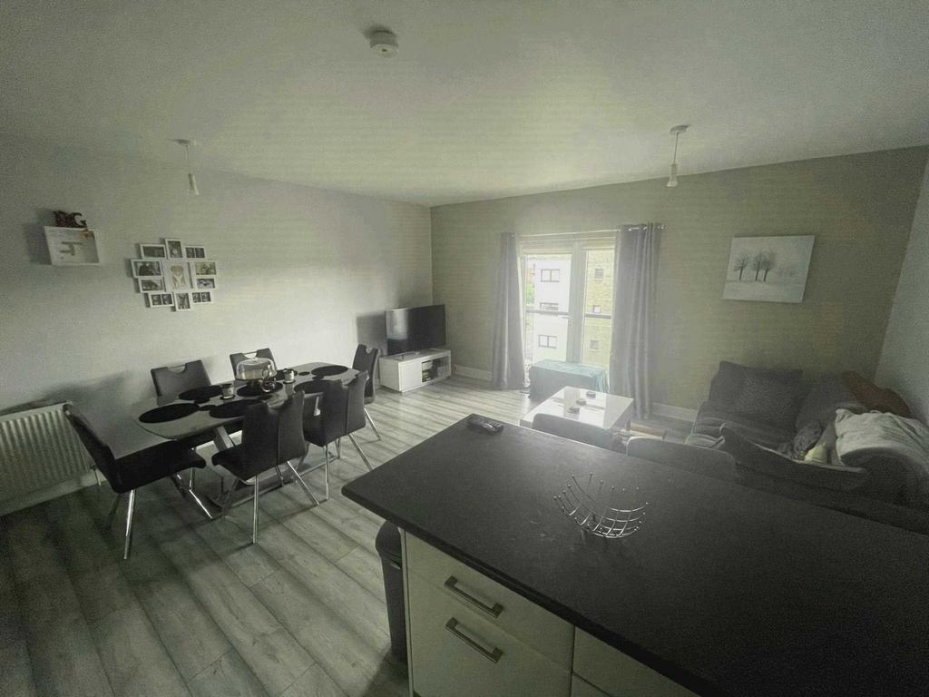 Cardon Square, Renfrew 2 bed flat £1,050 pcm (£242 pw)