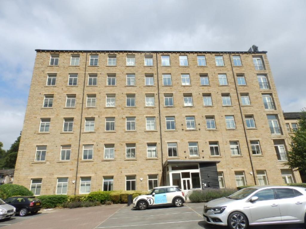Mill House, Textile Street, Dewsbury... 2 bed apartment £550 pcm (£