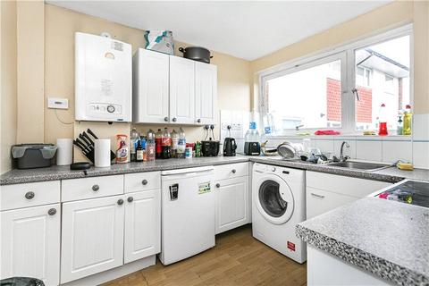 4 bedroom end of terrace house to rent, Guildford Park Avenue, Guildford, Surrey, GU2