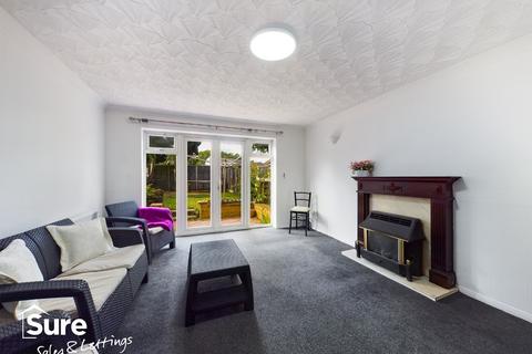 3 bedroom terraced house to rent, Laurel Close, Hemel Hempstead, Hertfordshire, HP2 5ET