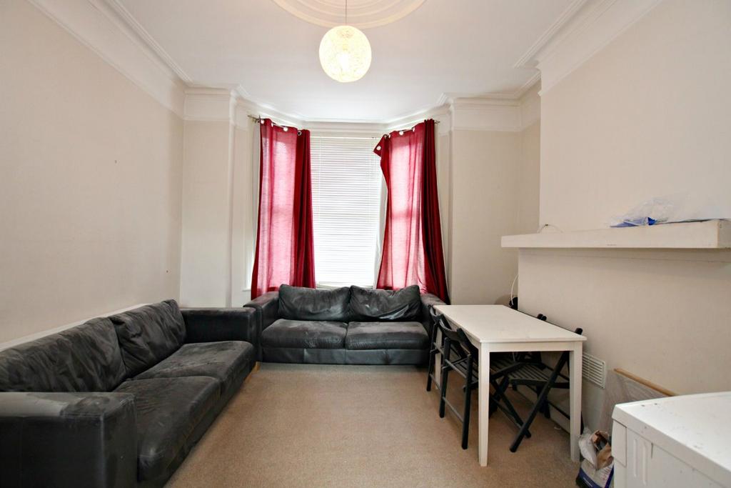 Victoria Road, Queens Park 4 bed terraced house £3,900 pcm (£900 pw)