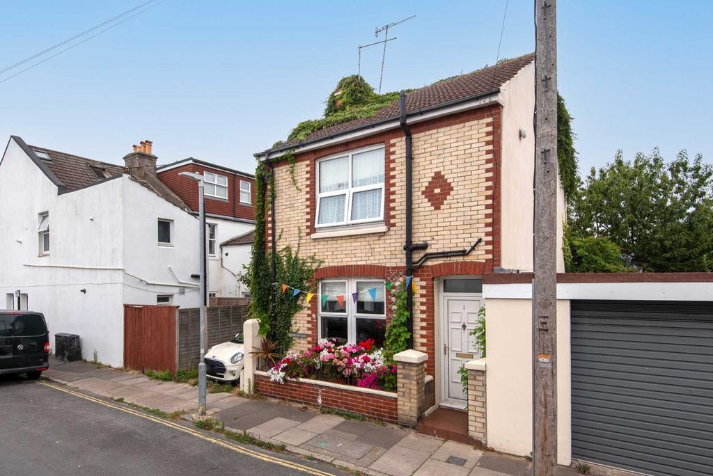 Stirling Place, Hove 1 bed detached house to rent £2,200 pcm (£508 pw)
