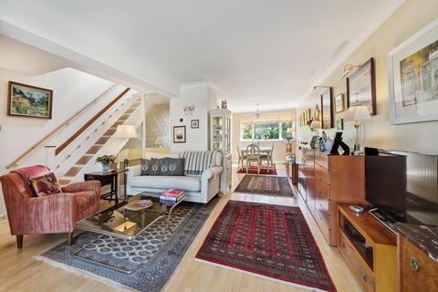 8 Templewood, London, W13 8DQ