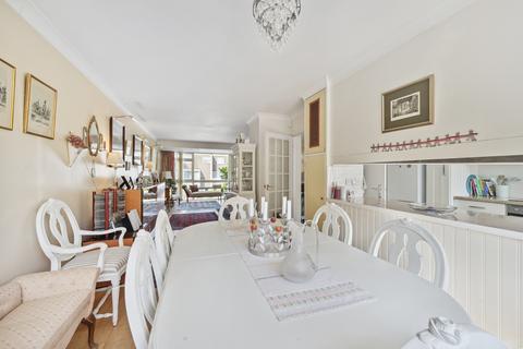 8 Templewood, London, W13 8DQ