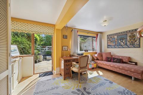 8 Templewood, London, W13 8DQ