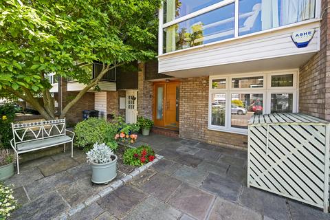 8 Templewood, London, W13 8DQ