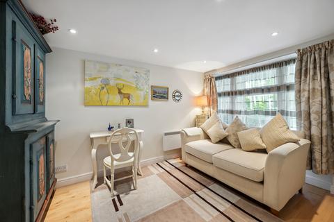 8 Templewood, London, W13 8DQ