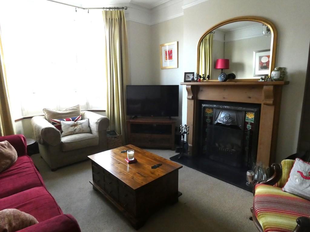 Elmbridge Road, Longlevens, Gloucester 3 bed semidetached house £1,400 pcm (£323 pw)