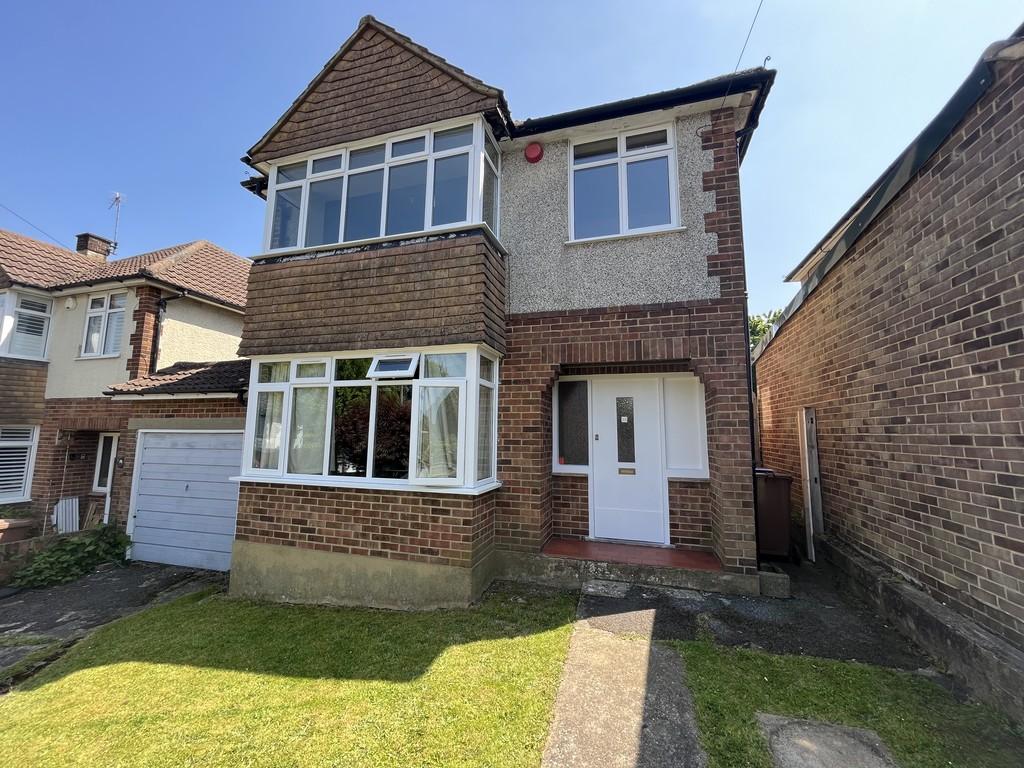 Oakwood Close, Redhill 3 bed detached house for sale £625,000