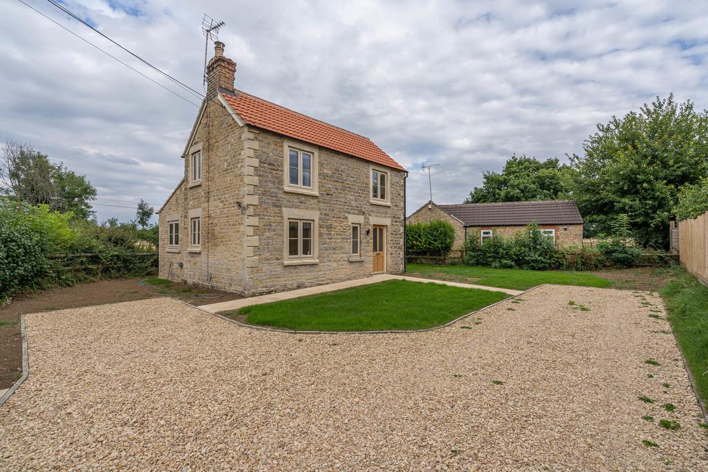 Lea, Malmesbury 3 bed cottage £1,600 pcm (£369 pw)