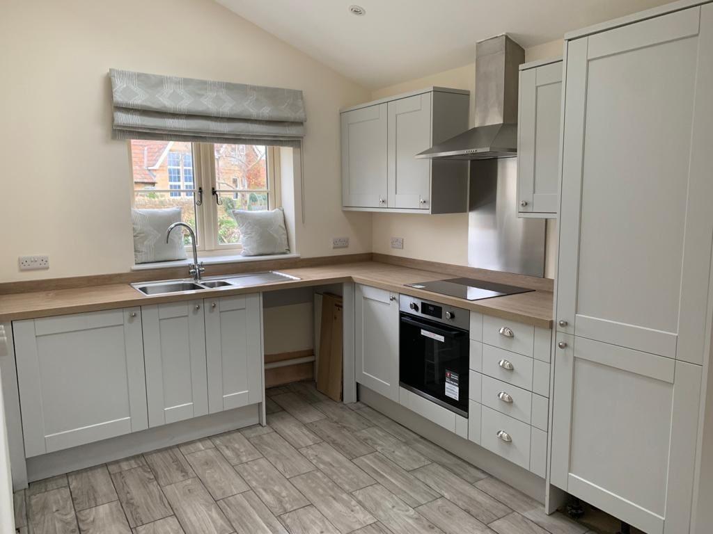 Lea, Malmesbury 3 bed cottage £1,600 pcm (£369 pw)