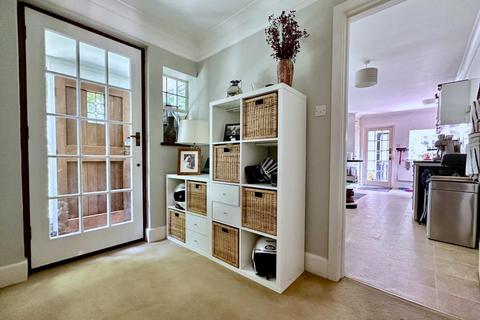 Broom Hill Crow Hill, Crow, Ringwood, BH24 3DQ