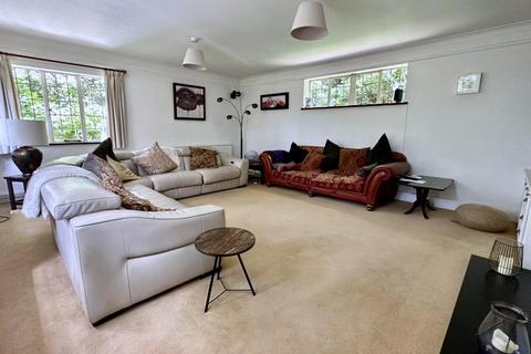 Broom Hill Crow Hill, Crow, Ringwood, BH24 3DQ