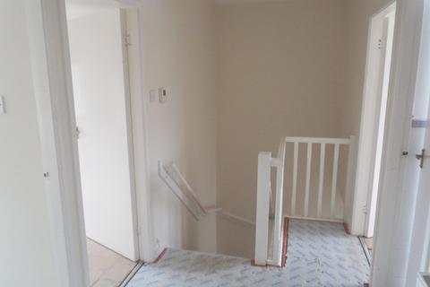 3 bedroom apartment to rent, 23a Gisburn Road