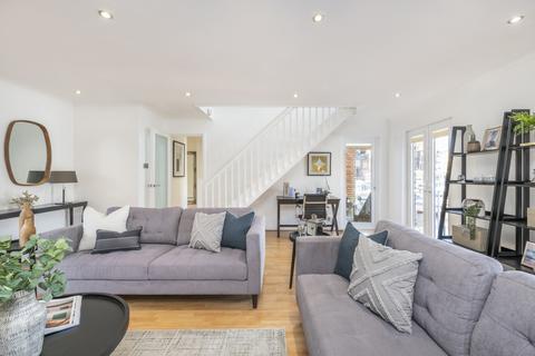 3 Mews Street, London, E1W 1UG
