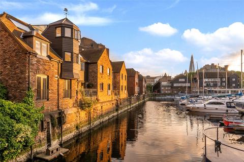 3 Mews Street, London, E1W 1UG