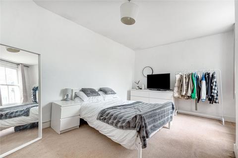 3 bedroom flat to rent, Aristotle Road, London