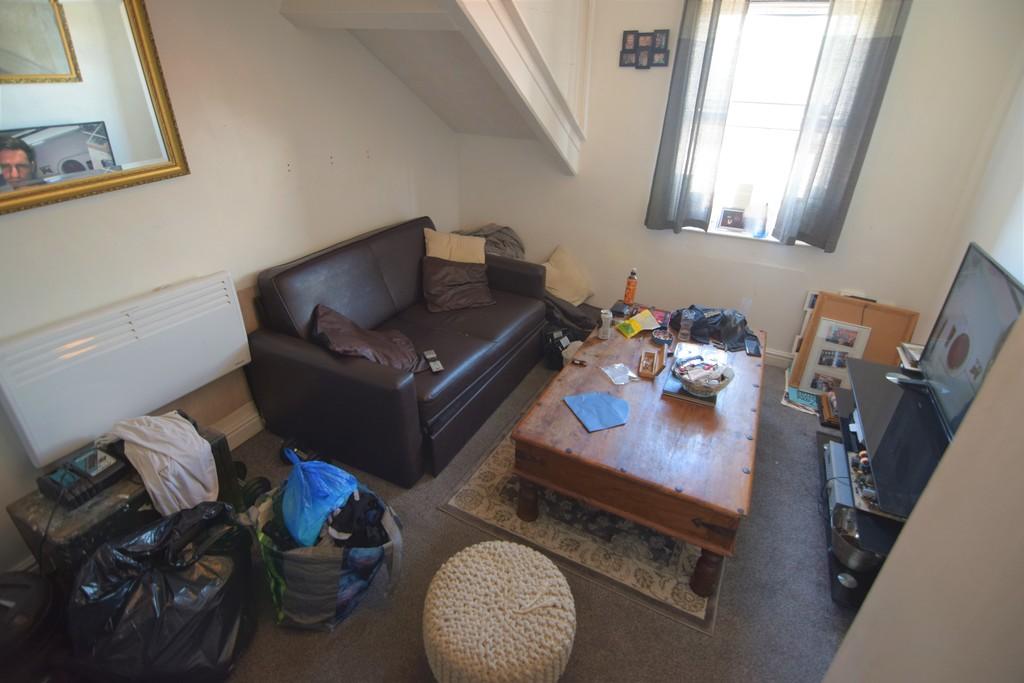 Flat 5 lounge