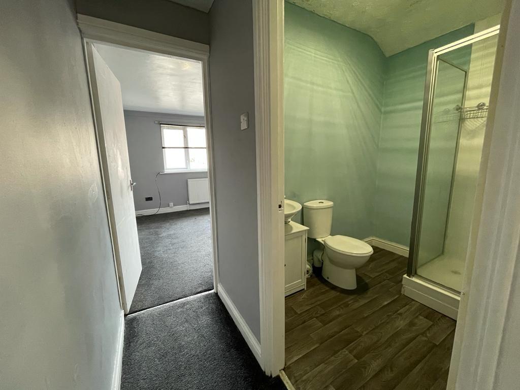Flat 3 bathroom