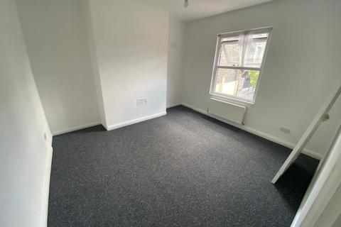 3 bedroom end of terrace house to rent, Uxbridge Road, London