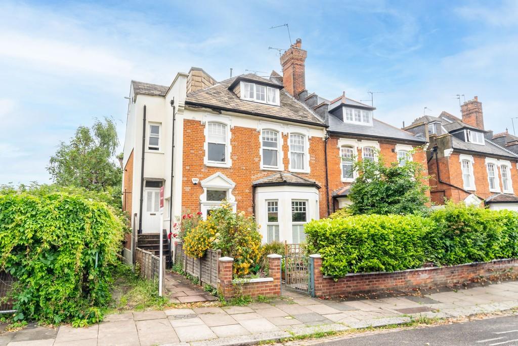 Clifton Road, Crouch End N8 2 bed apartment for sale £650,000