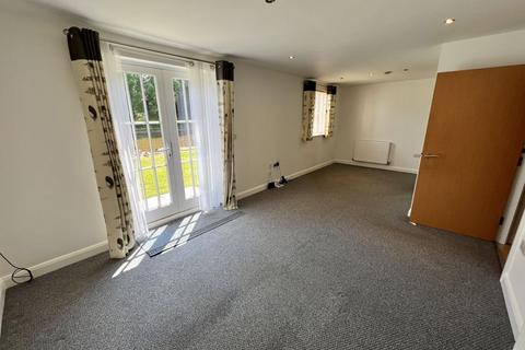 2 bedroom apartment to rent, Canal Road, Congleton