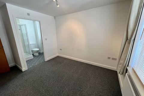 2 bedroom apartment to rent, Canal Road, Congleton