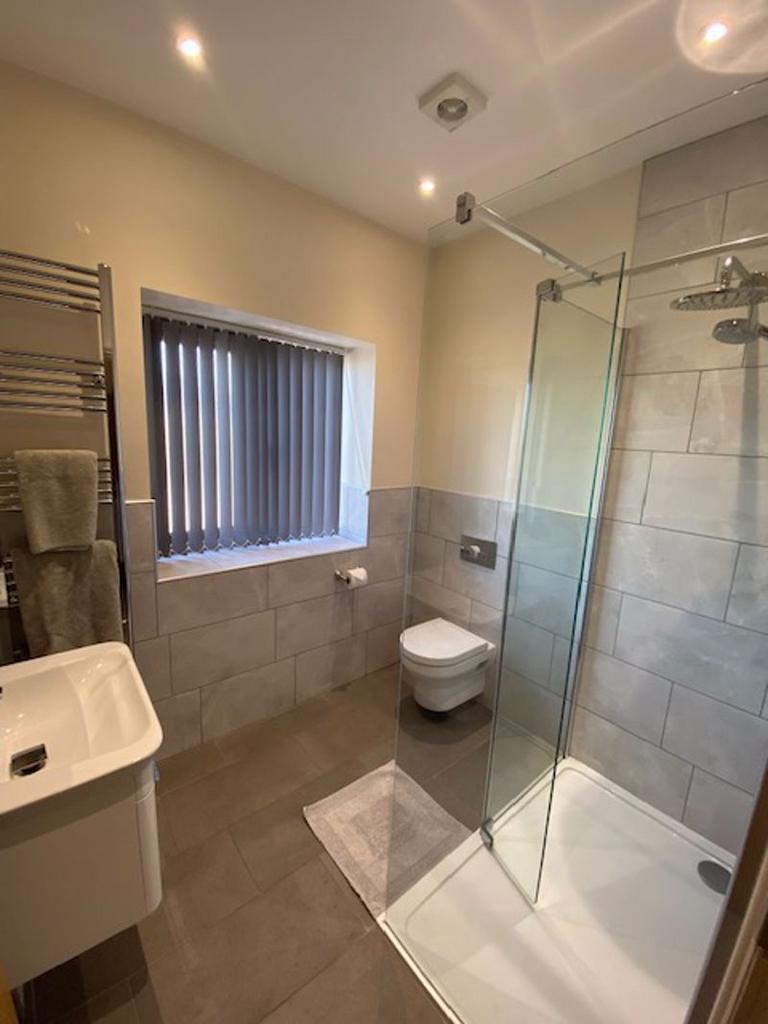 Bedroom 2 en-suite