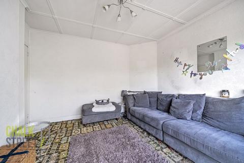 6 Woodstock Avenue, Romford, RM3 9NF