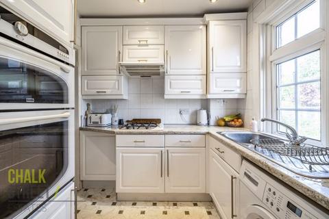 6 Woodstock Avenue, Romford, RM3 9NF