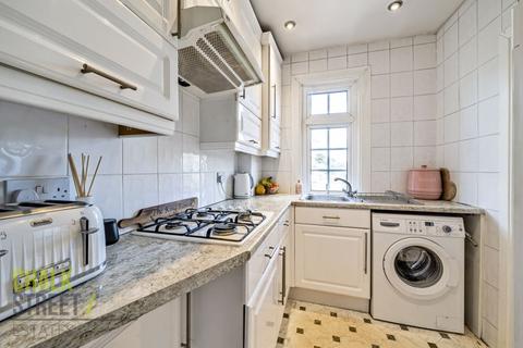6 Woodstock Avenue, Romford, RM3 9NF