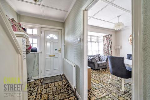 6 Woodstock Avenue, Romford, RM3 9NF
