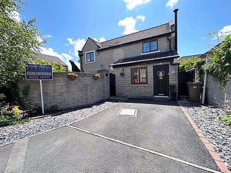 Pendlebury Close, Preston PR4 3 bed detached house for sale £249,950