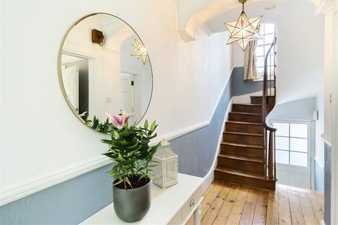 68 Fairview Road, Cheltenham, GL52 2EH