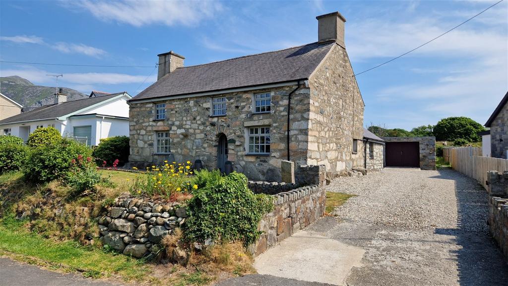 Trefor, Caernarfon LL54 3 bed detached house for sale £395,000
