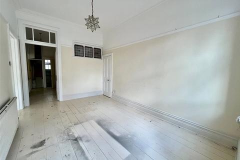 10a Groveley Road, Bournemouth, BH4 8HF