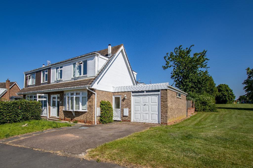 Conway Drive, Shepshed, LE12 9PN 3 bed semidetached house £240,000