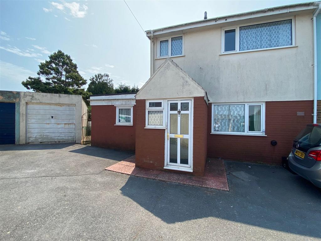 Kingsway Court Paignton 4 bed end of terrace house £225,000