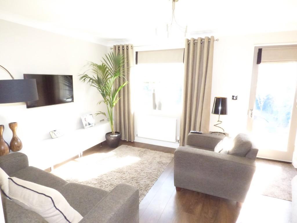 Amis Way, Stratford upon Avon 2 bed end of terrace house £225,000