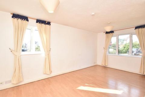 32 Parry Drive, Weybridge, KT13 0UU